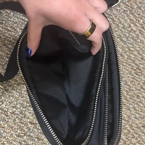 lululemon athletica Black Camera Crossbody - Picture 4 of 6